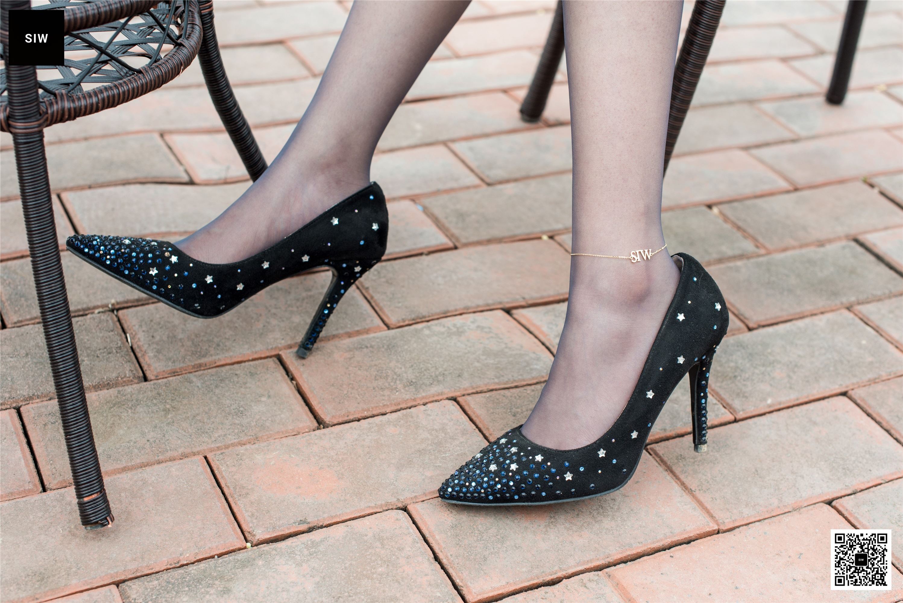 SIW斯文传媒 049 黑色薄纱长袖挂脖丝带连衣裙 - 甄真